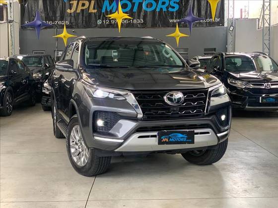 TOYOTA HILUX SW4 2.8 D-4D TURBO DIESEL SRX 7L 4X4 AUTOMÁTICO